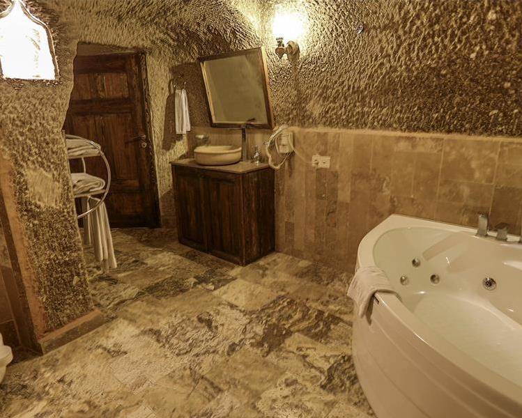 CAVE KING SUITE (110)