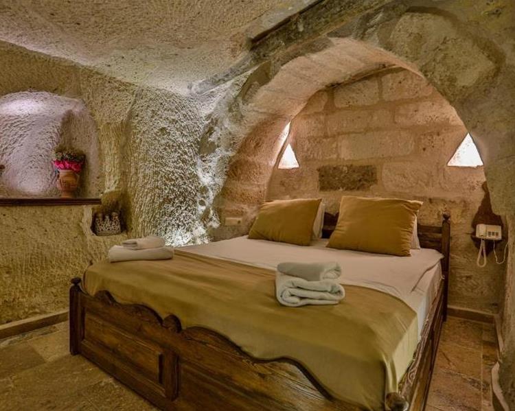 CAVE DOUBLE ROOM (101)