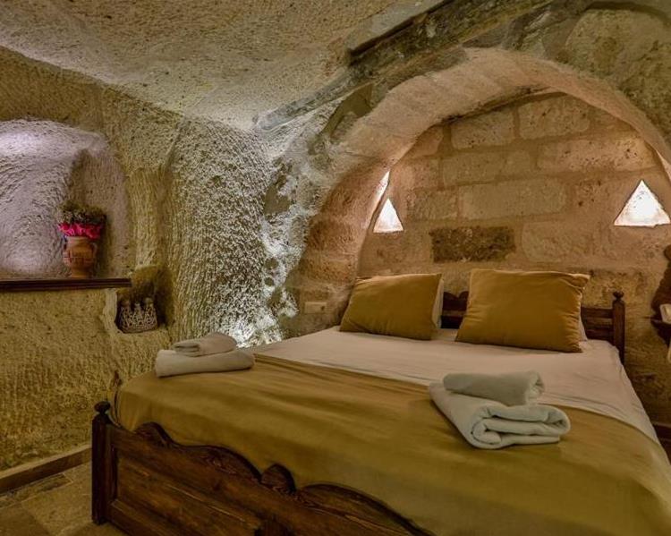 CAVE DOUBLE ROOM (101)