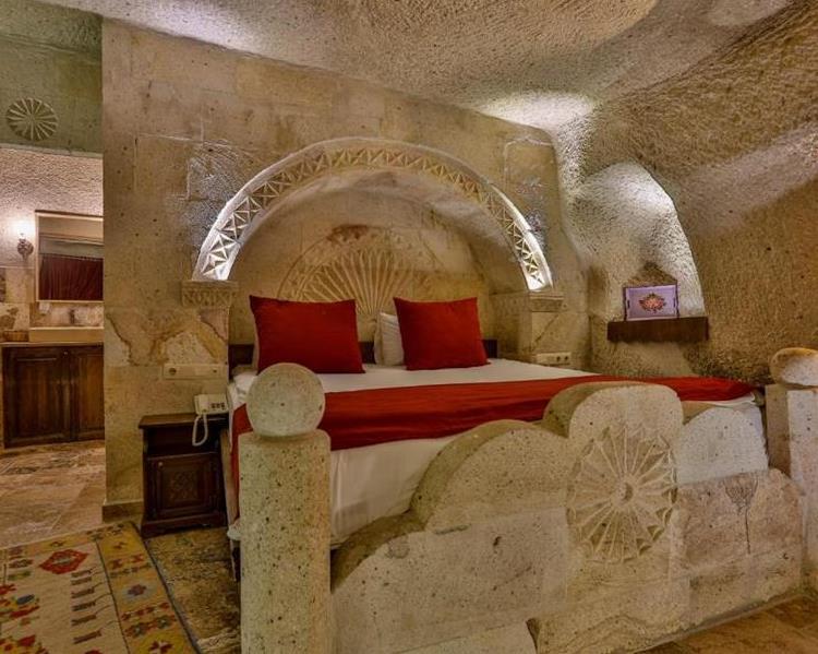 CAVE FAMILY SUITE (106)