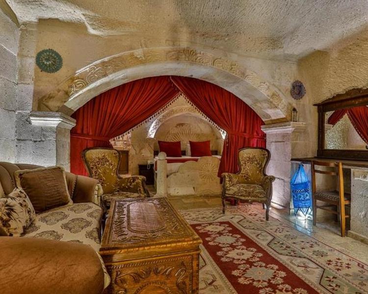 CAVE FAMILY SUITE (106)