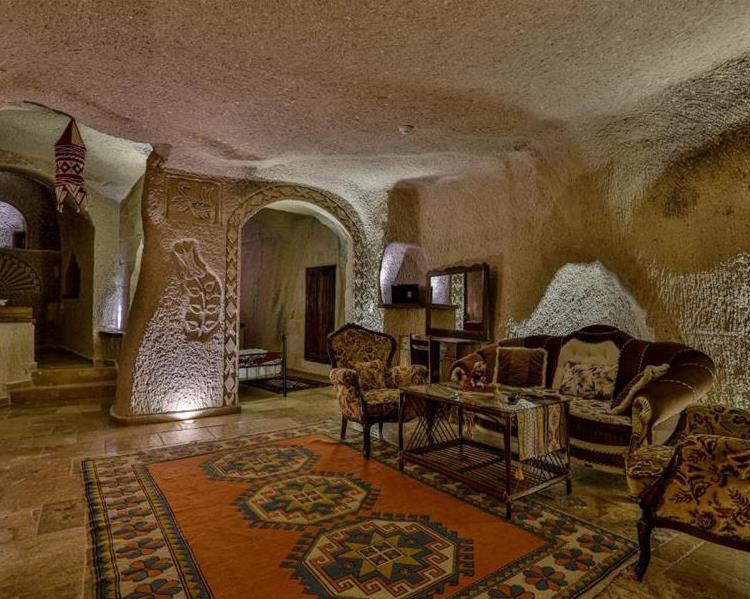 CAVE FAMILY SUITE (107)
